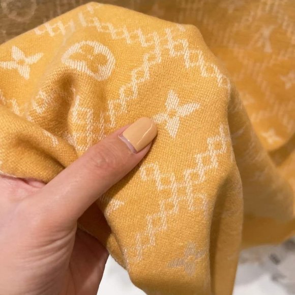💎✨AUTHENTIC✨💎Louis Vuitton scarf - Picture 2 of 6